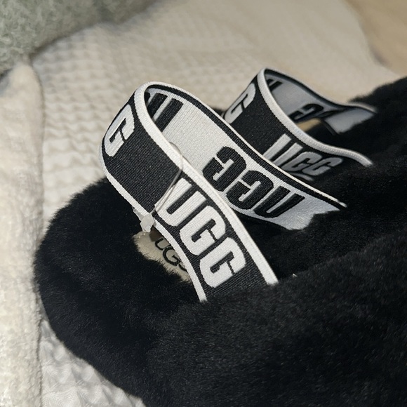 UGG SLIP ONS - Picture 4 of 5